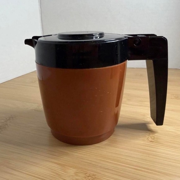 Other - Vintage Brown Rubbermaid Insulated 10 oz Carafe